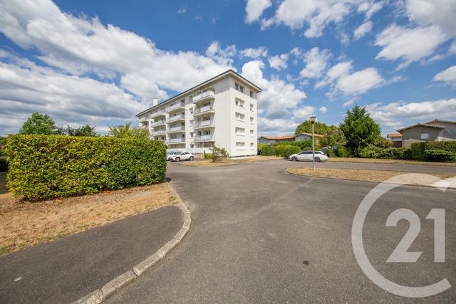 Afficher la photo en grand Appartement T5 à louer - 5 pièces - 88.79 m2 - ST MEDARD EN JALLES - 33 - AQUITAINE - Century 21 Kadima