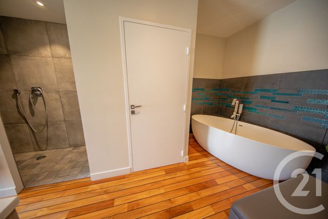 maison à louer - 5 pièces - 185.96 m2 - SALAUNES - 33 - AQUITAINE - Century 21 Kadima