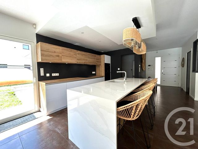 maison à louer - 7 pièces - 154.66 m2 - ST MEDARD EN JALLES - 33 - AQUITAINE - Century 21 Kadima