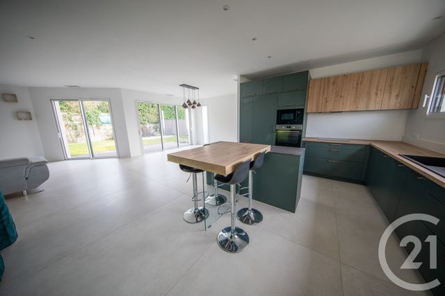 maison à louer - 5 pièces - 135.01 m2 - ST MEDARD EN JALLES - 33 - AQUITAINE - Century 21 Kadima