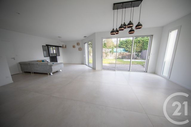 maison à louer - 5 pièces - 135.01 m2 - ST MEDARD EN JALLES - 33 - AQUITAINE - Century 21 Kadima