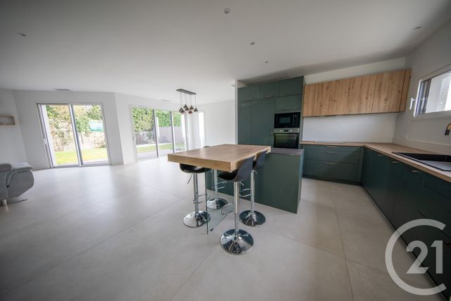 maison à louer - 5 pièces - 135.01 m2 - ST MEDARD EN JALLES - 33 - AQUITAINE - Century 21 Kadima