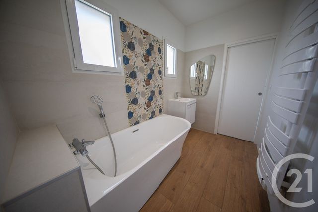 maison à louer - 5 pièces - 135.01 m2 - ST MEDARD EN JALLES - 33 - AQUITAINE - Century 21 Kadima