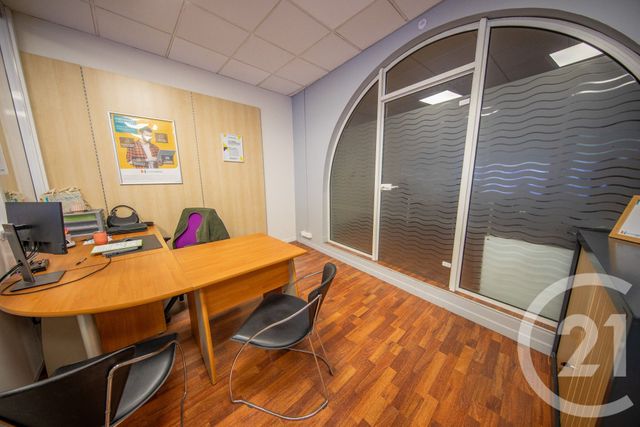 commerce à louer - 102.76 m2 - ST MEDARD EN JALLES - 33 - AQUITAINE - Century 21 Kadima