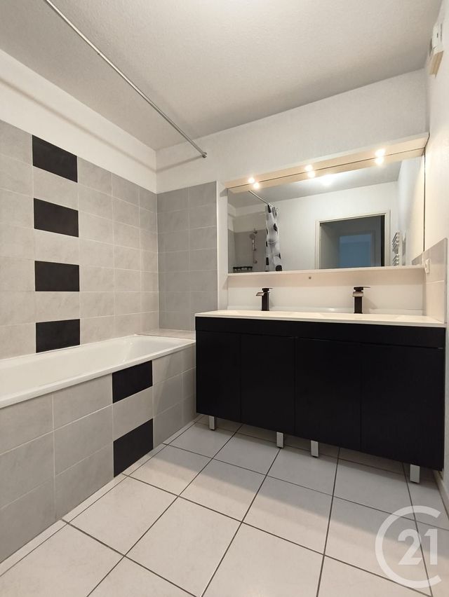 Appartement T3 à louer - 3 pièces - 57.4 m2 - LE HAILLAN - 33 - AQUITAINE - Century 21 Kadima