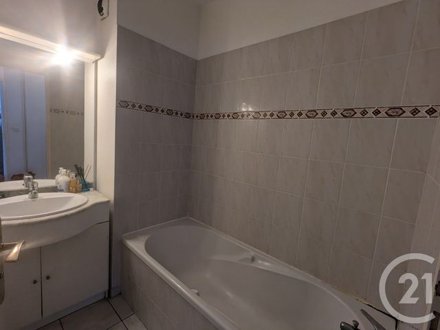 Appartement T2 à louer - 2 pièces - 43.0 m2 - LE HAILLAN - 33 - AQUITAINE - Century 21 Kadima