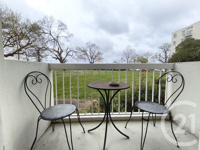 Appartement T3 à louer - 3 pièces - 54.61 m2 - PESSAC - 33 - AQUITAINE - Century 21 Kadima