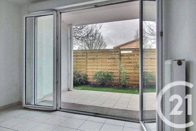 Appartement T2 à louer - 2 pièces - 38.97 m2 - PESSAC - 33 - AQUITAINE - Century 21 Kadima