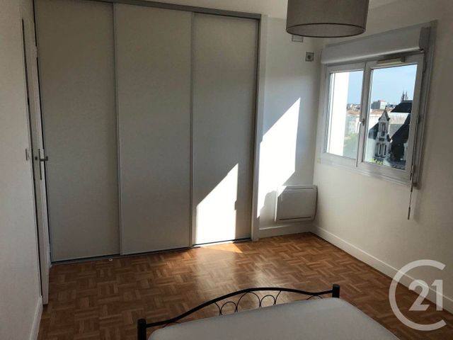 Appartement T5 à louer - 5 pièces - 78.51 m2 - BORDEAUX - 33 - AQUITAINE - Century 21 Kadima