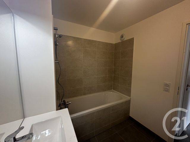 Appartement T3 à louer - 3 pièces - 65.6 m2 - ST MEDARD EN JALLES - 33 - AQUITAINE - Century 21 Kadima