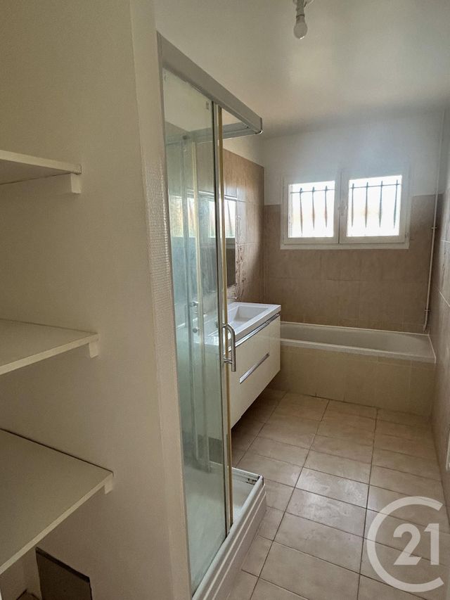maison à louer - 5 pièces - 97.8 m2 - LE TAILLAN MEDOC - 33 - AQUITAINE - Century 21 Kadima