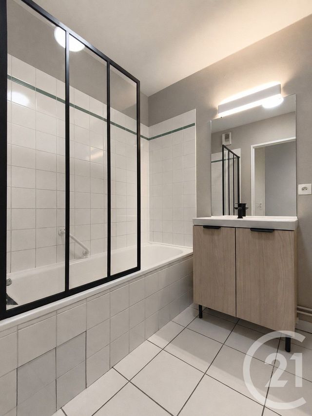 Appartement T3 à louer - 3 pièces - 61.07 m2 - TALENCE - 33 - AQUITAINE - Century 21 Kadima