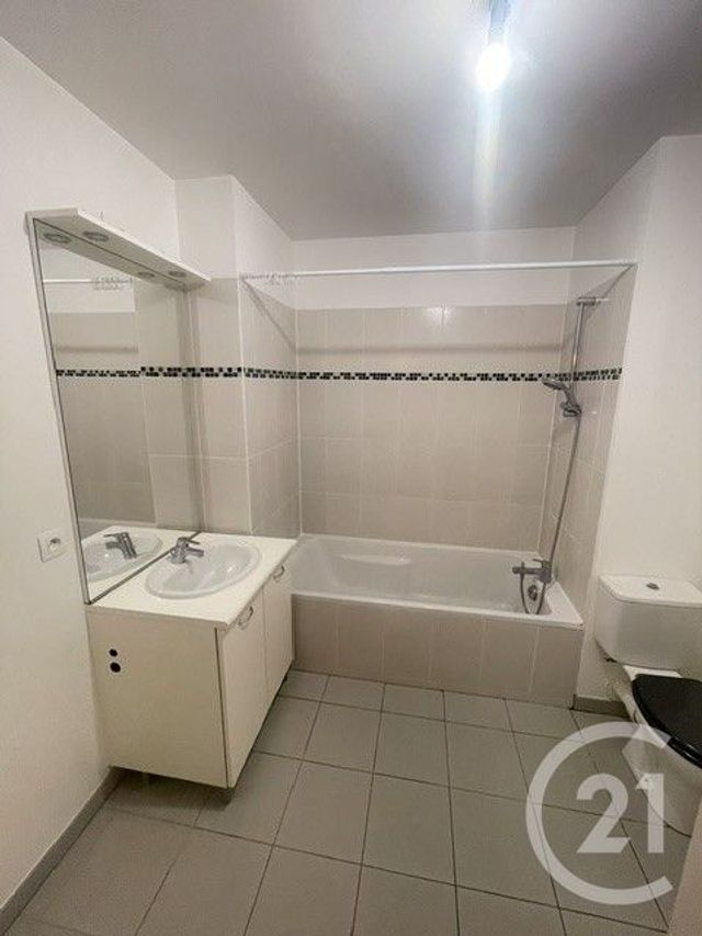 Appartement T2 à louer - 2 pièces - 39.63 m2 - PESSAC - 33 - AQUITAINE - Century 21 Kadima