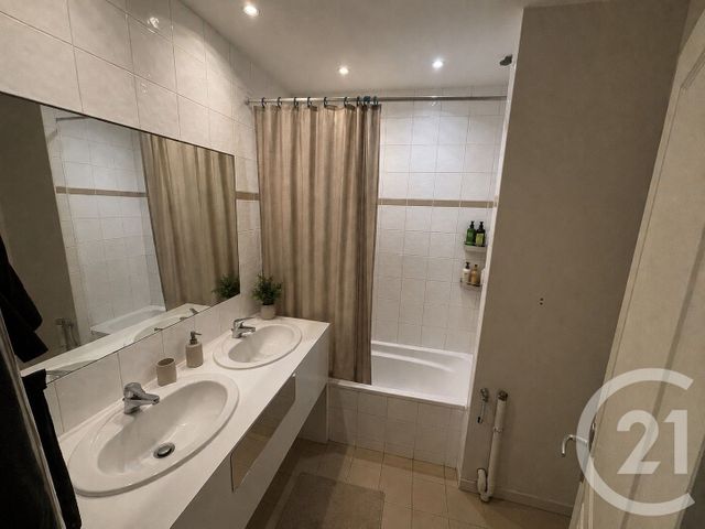 maison à louer - 5 pièces - 95.8 m2 - LE BOUSCAT - 33 - AQUITAINE - Century 21 Kadima
