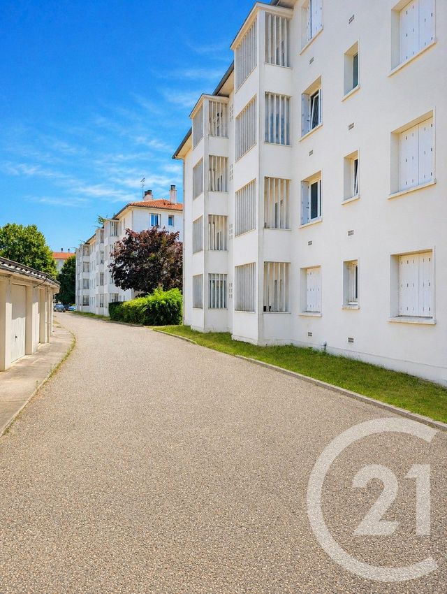 Appartement T3 à louer - 3 pièces - 69.0 m2 - BORDEAUX - 33 - AQUITAINE - Century 21 Kadima