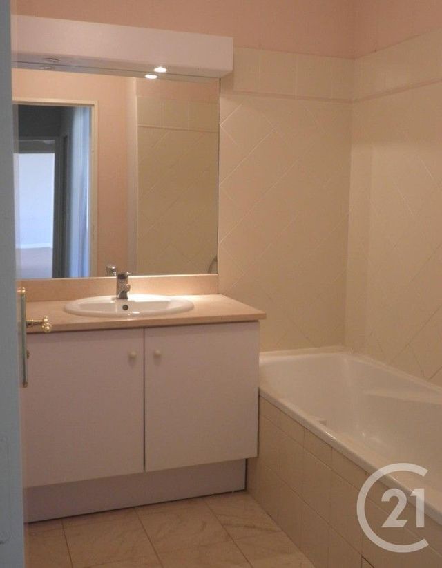 Appartement T3 à louer - 3 pièces - 75.3 m2 - BORDEAUX - 33 - AQUITAINE - Century 21 Kadima