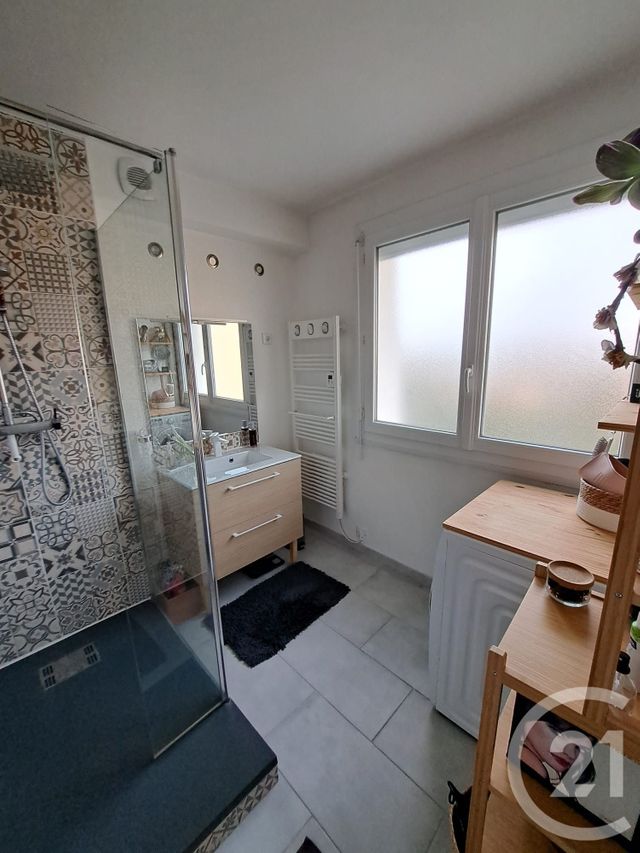 Appartement T4 à louer - 4 pièces - 87.96 m2 - ST MEDARD EN JALLES - 33 - AQUITAINE - Century 21 Kadima