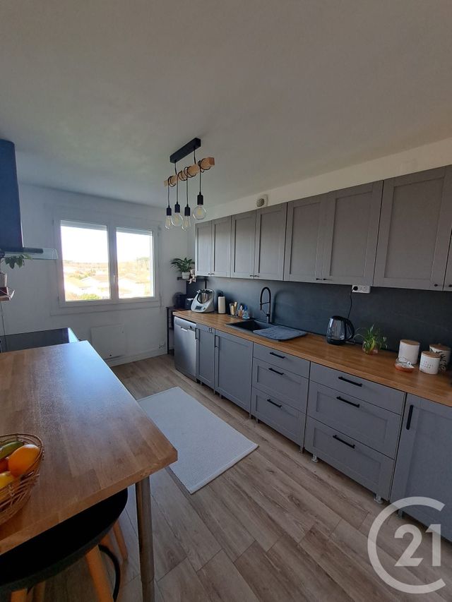 Appartement T4 à louer - 4 pièces - 87.96 m2 - ST MEDARD EN JALLES - 33 - AQUITAINE - Century 21 Kadima