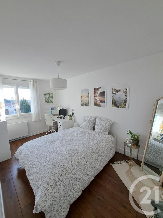 Appartement T4 à louer - 4 pièces - 87.96 m2 - ST MEDARD EN JALLES - 33 - AQUITAINE - Century 21 Kadima