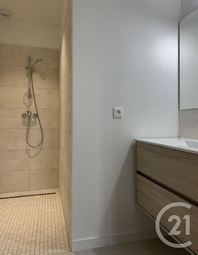 maison à louer - 5 pièces - 122.09 m2 - LE BOUSCAT - 33 - AQUITAINE - Century 21 Kadima